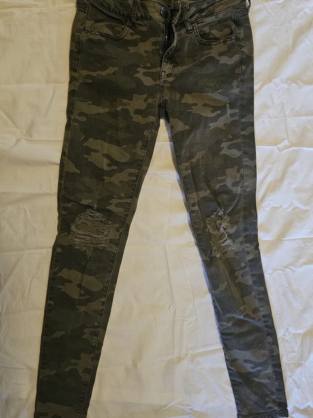 American Eagle Outfitters Women's Camo Skinny Jeans in Olive/Gray